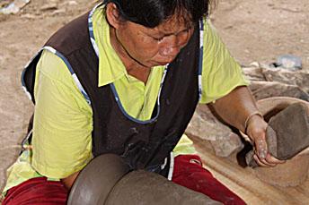 woman making Ban Chiang pottery