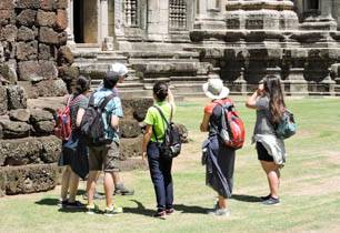 tour group at Phimai Khmer ruin